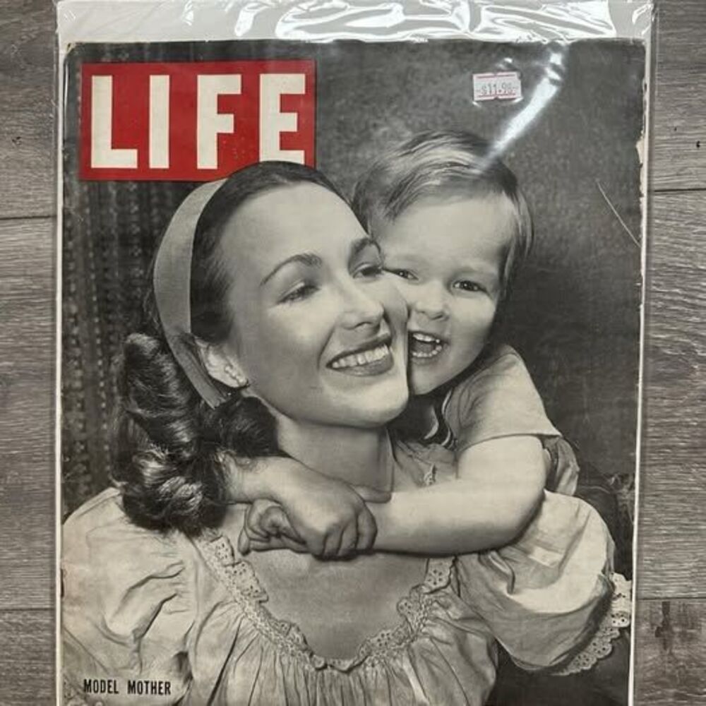 Life Magazine May 22 1944 Softcover Illustrated Motherhood B&W Cover 10 Cents